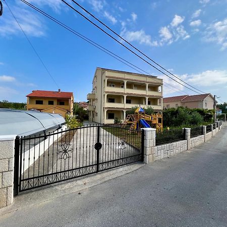 Apartments Piculjan Лопар Екстер'єр фото