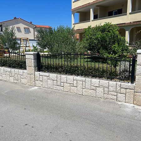 Apartments Piculjan Лопар Екстер'єр фото