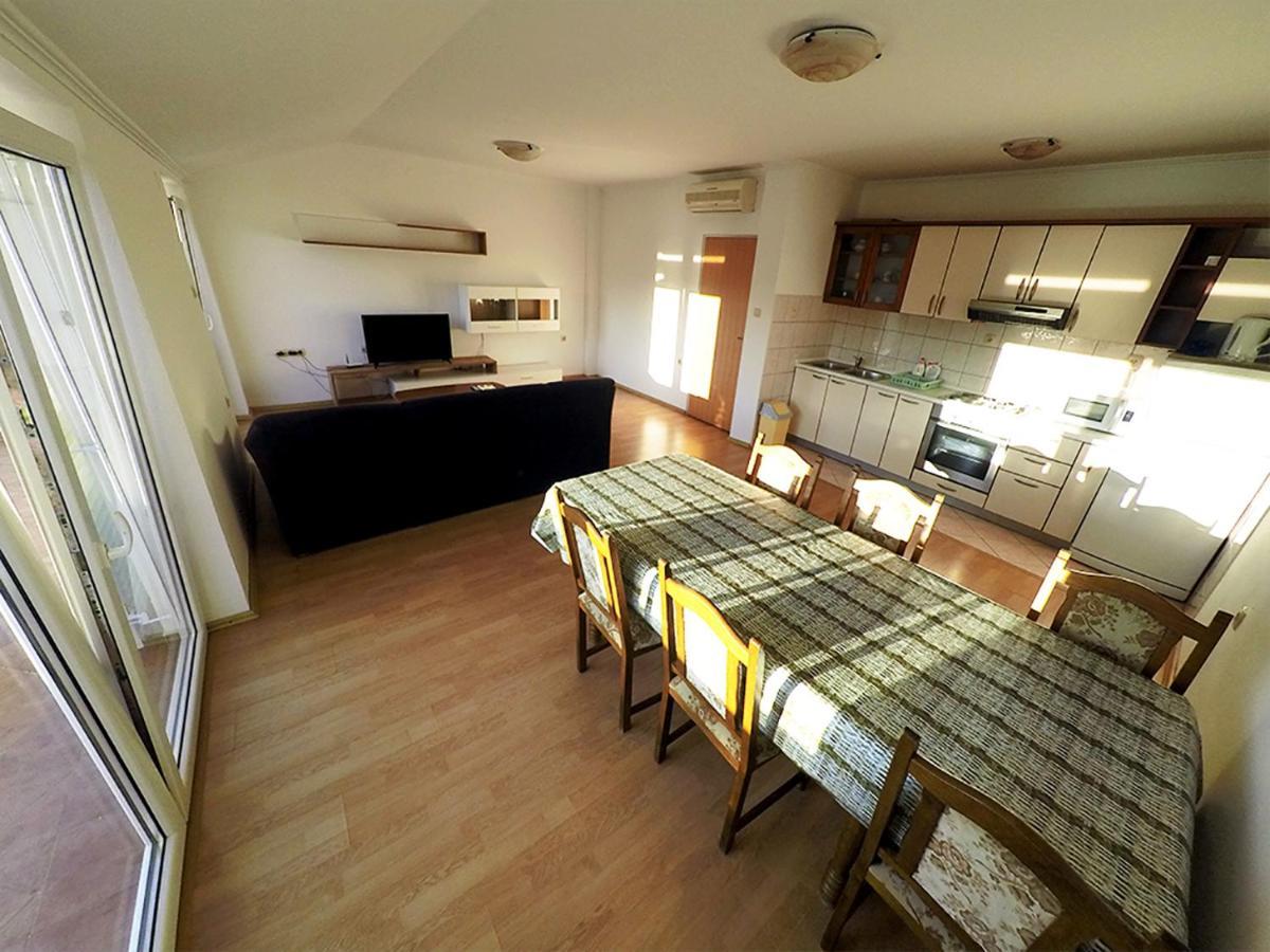 Apartments Piculjan Лопар Екстер'єр фото
