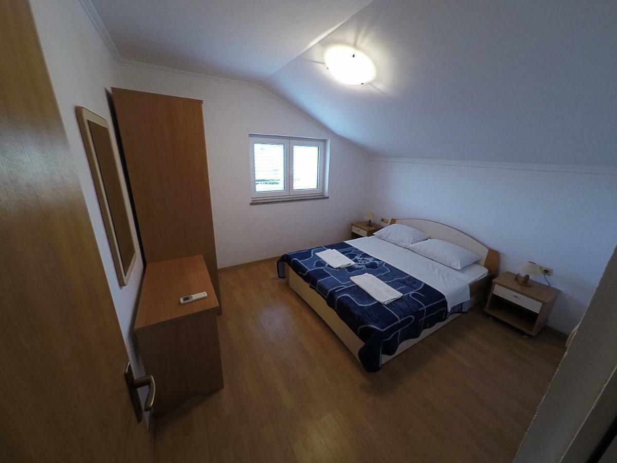 Apartments Piculjan Лопар Екстер'єр фото