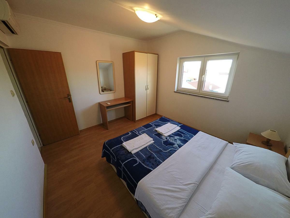 Apartments Piculjan Лопар Екстер'єр фото