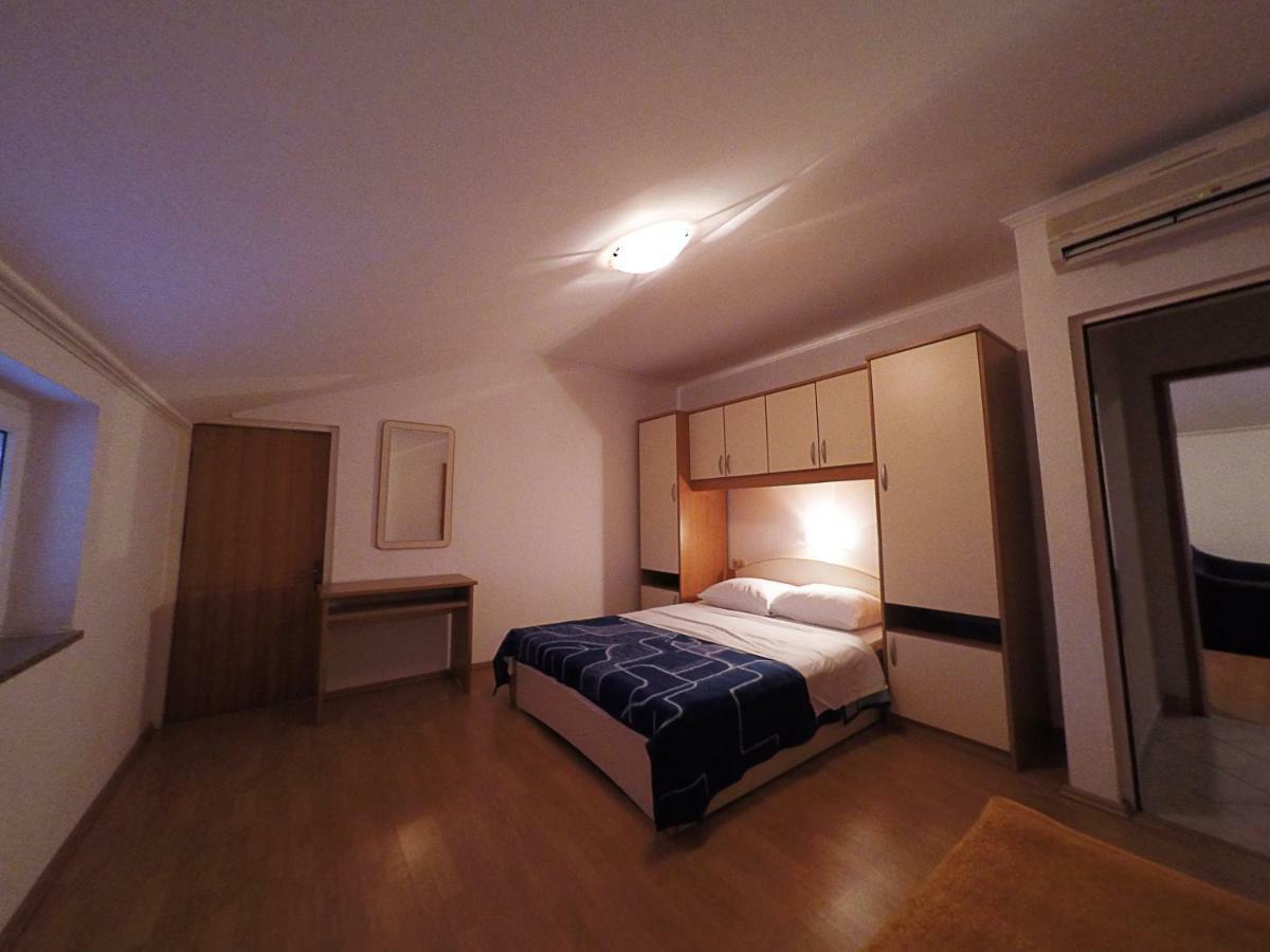 Apartments Piculjan Лопар Екстер'єр фото
