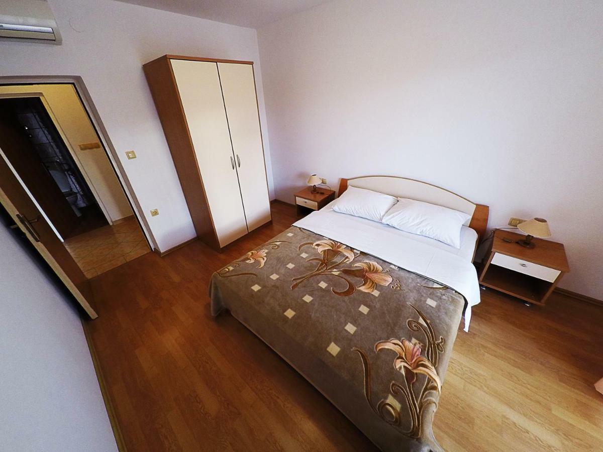 Apartments Piculjan Лопар Екстер'єр фото