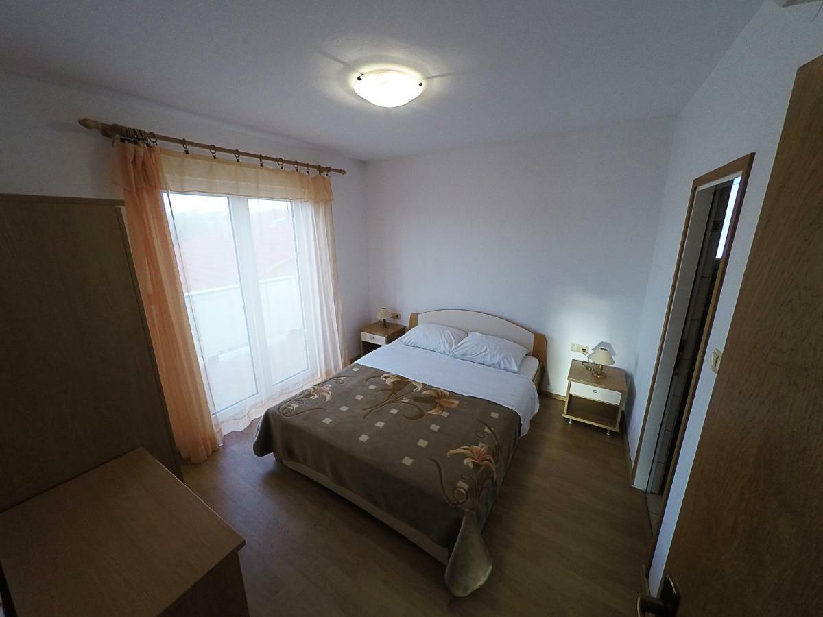 Apartments Piculjan Лопар Екстер'єр фото