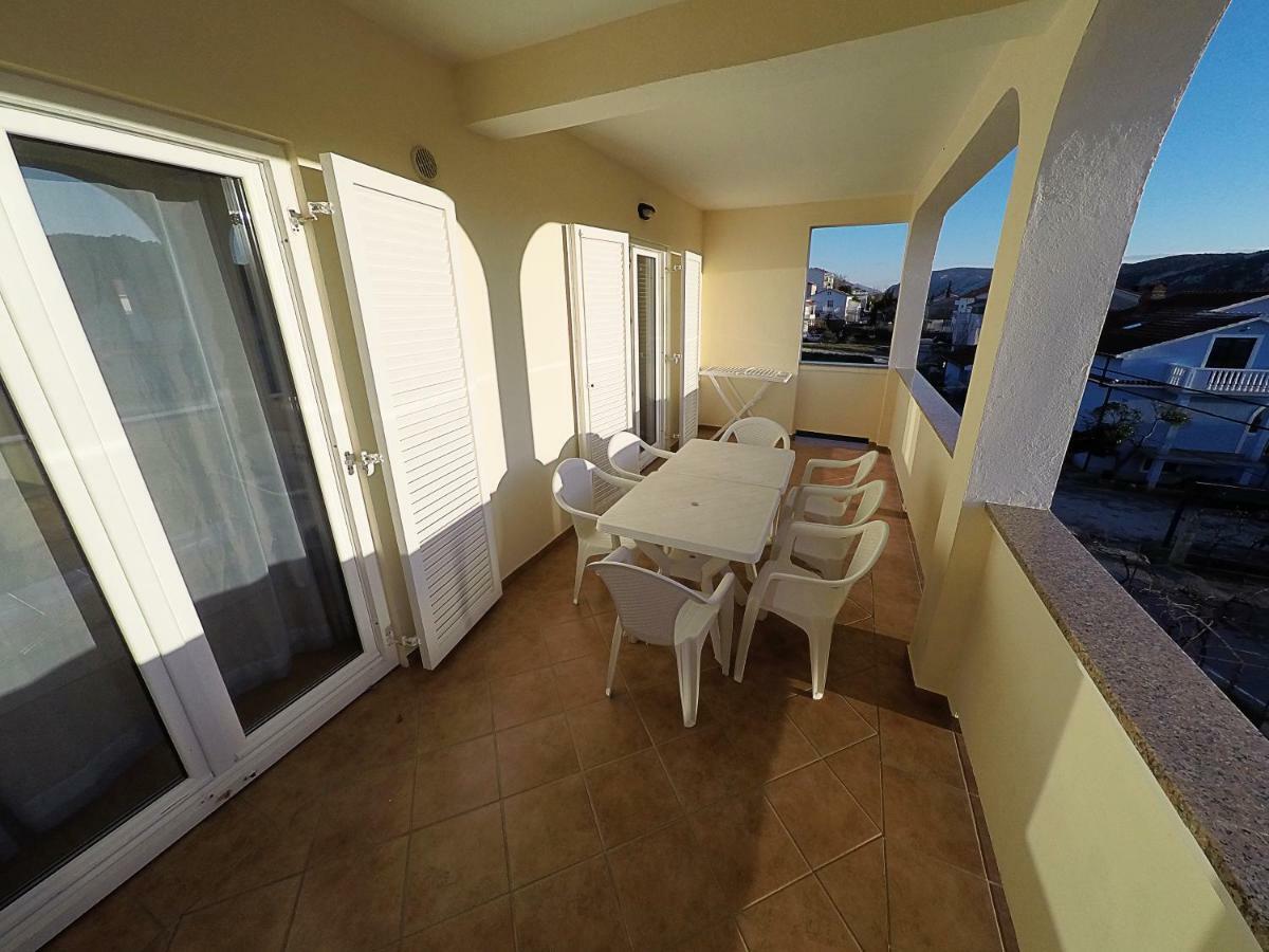 Apartments Piculjan Лопар Екстер'єр фото